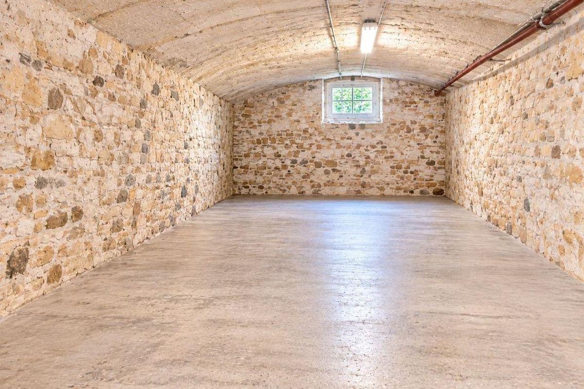 Cellar emptied and cleaned after the clearance