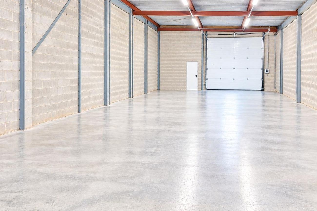 Garage emptied and cleaned after the clearance